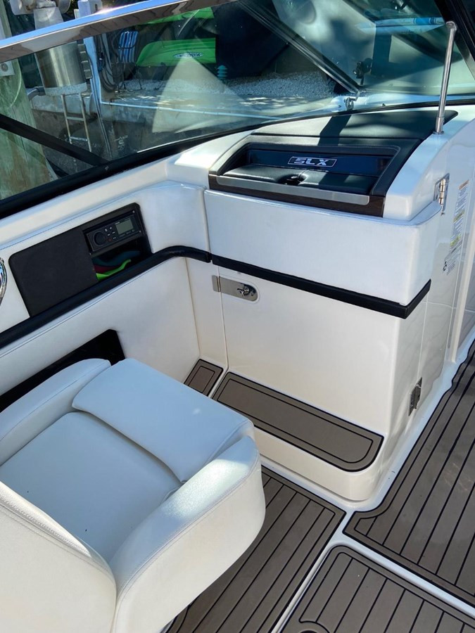 https://arconyachts.ams3.digitaloceanspaces.com/188300/conversions/large_3774531-optimize.jpg