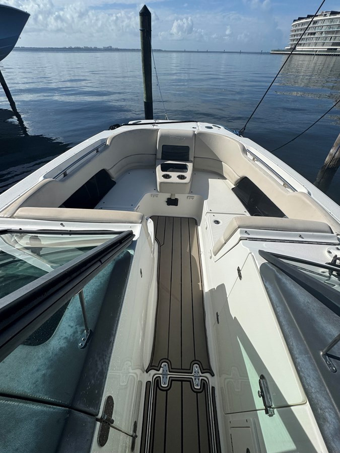 https://arconyachts.ams3.digitaloceanspaces.com/188330/conversions/large_4737920-optimize.jpg