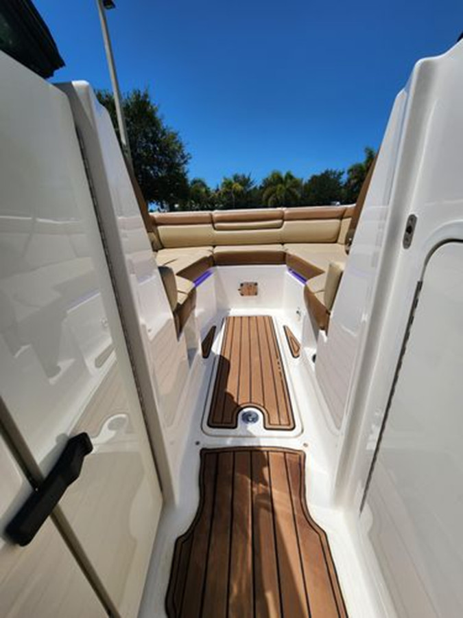 https://arconyachts.ams3.digitaloceanspaces.com/188572/conversions/large_3976588-optimize.jpg