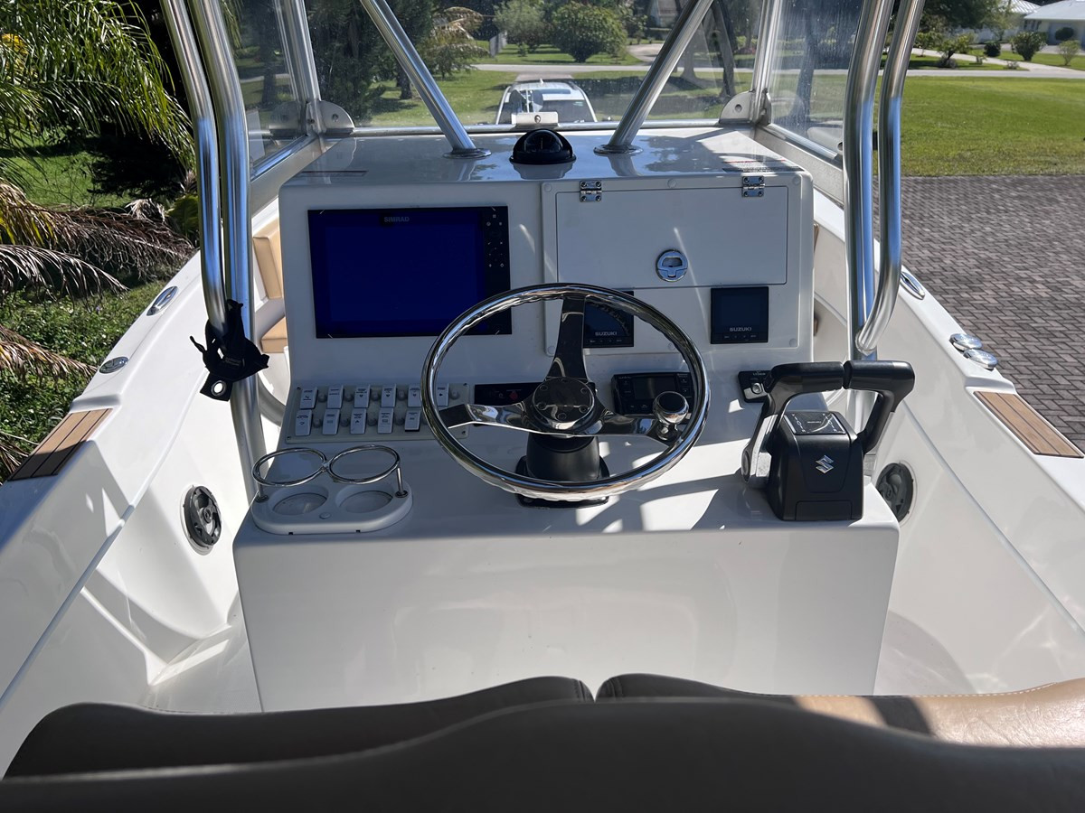 https://arconyachts.ams3.digitaloceanspaces.com/188653/conversions/large_4133369-optimize.jpg