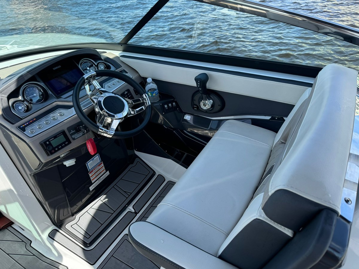 https://arconyachts.ams3.digitaloceanspaces.com/188749/conversions/large_4290801-optimize.jpg