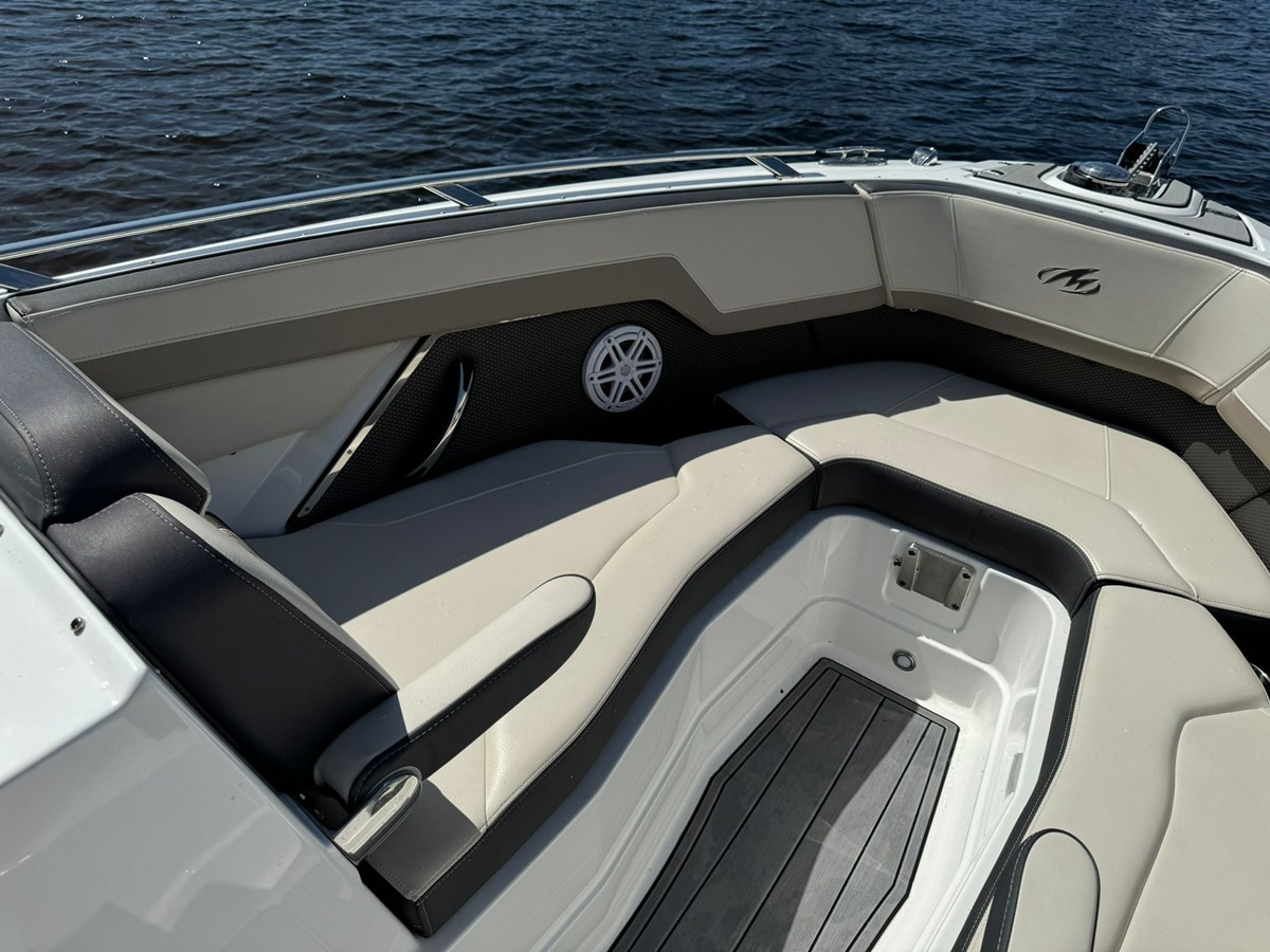 https://arconyachts.ams3.digitaloceanspaces.com/188758/conversions/large_4290804-optimize.jpg