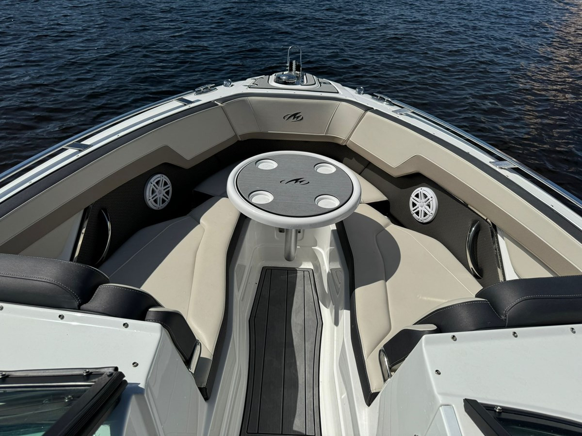 https://arconyachts.ams3.digitaloceanspaces.com/188760/conversions/large_4290805-optimize.jpg