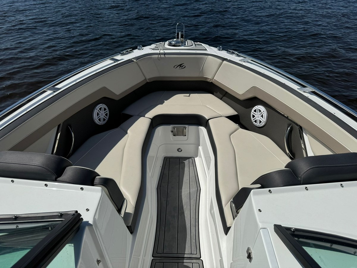 https://arconyachts.ams3.digitaloceanspaces.com/188763/conversions/large_4290806-optimize.jpg