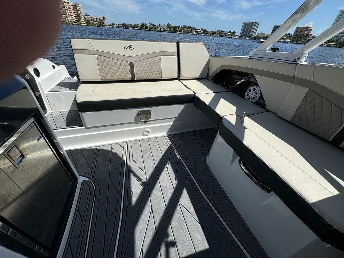 https://arconyachts.ams3.digitaloceanspaces.com/188772/conversions/large_4290809-optimize.jpg
