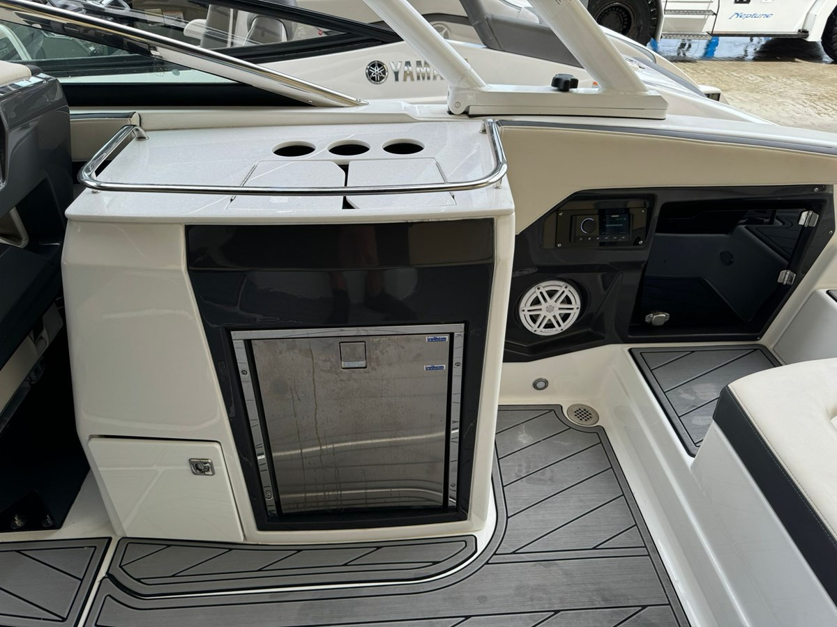 https://arconyachts.ams3.digitaloceanspaces.com/188784/conversions/large_4290813-optimize.jpg
