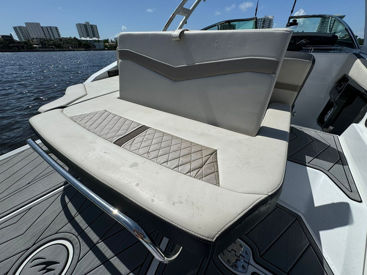 https://arconyachts.ams3.digitaloceanspaces.com/188798/conversions/large_4290818-optimize.jpg
