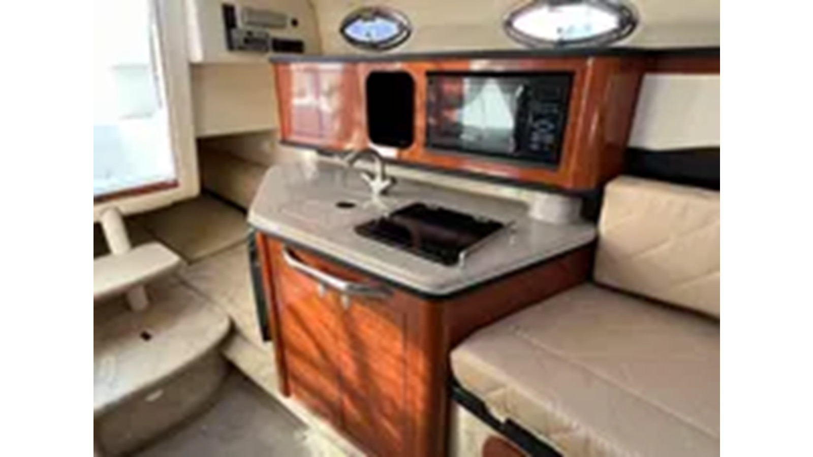https://arconyachts.ams3.digitaloceanspaces.com/188871/conversions/large_4329264-optimize.jpg