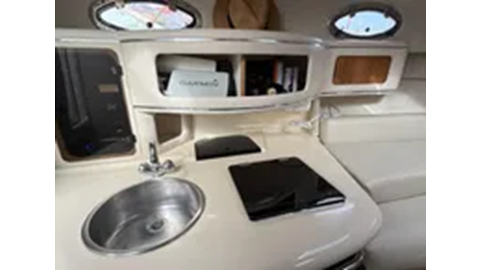 https://arconyachts.ams3.digitaloceanspaces.com/188947/conversions/large_4575171-optimize.jpg