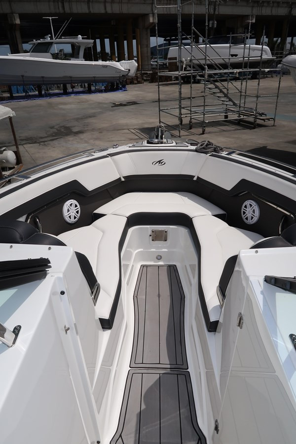 https://arconyachts.ams3.digitaloceanspaces.com/188956/conversions/large_4616246-optimize.jpg