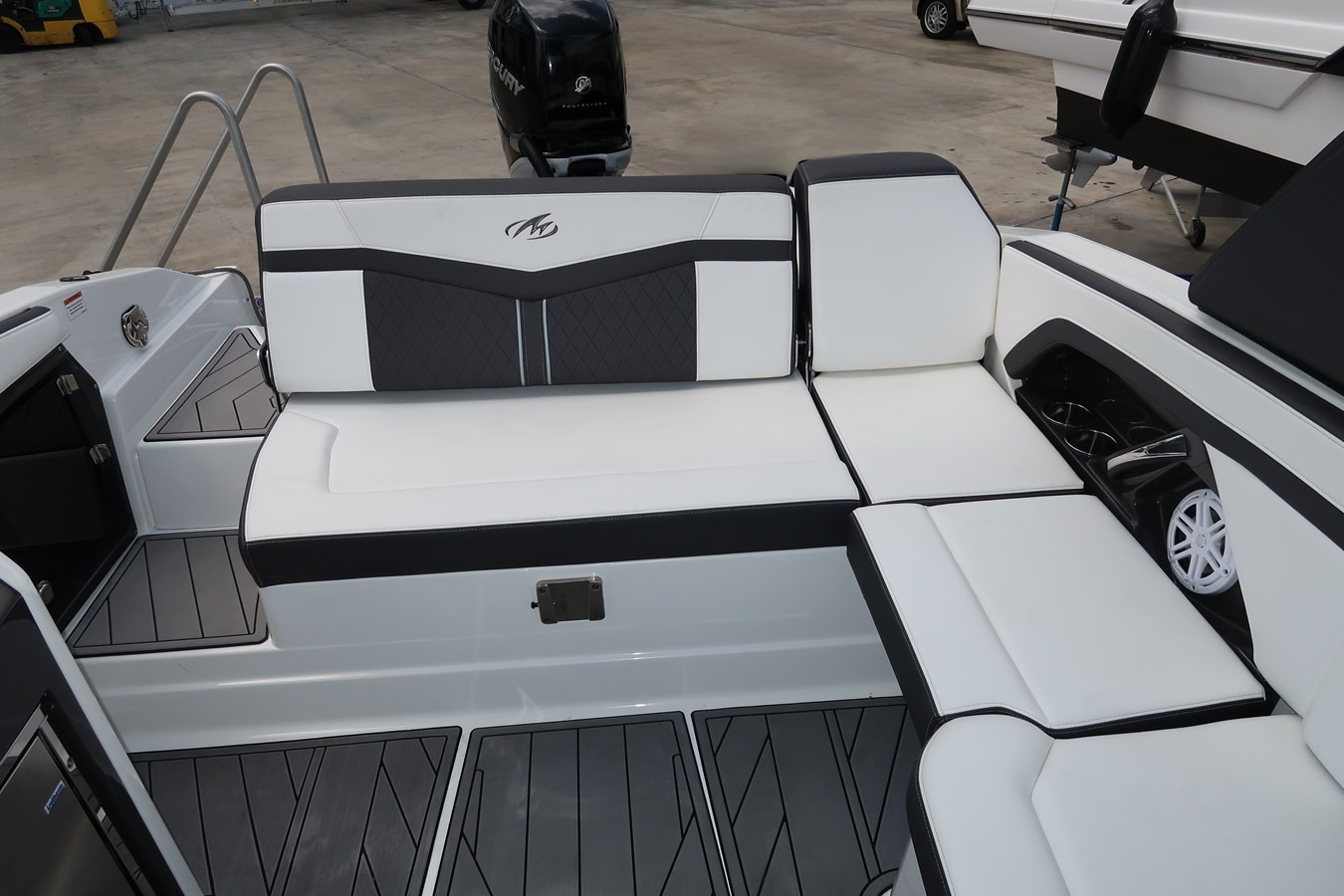 https://arconyachts.ams3.digitaloceanspaces.com/188959/conversions/large_4616247-optimize.jpg