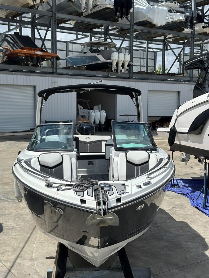 https://arconyachts.ams3.digitaloceanspaces.com/188975/conversions/large_4616255-optimize.jpg