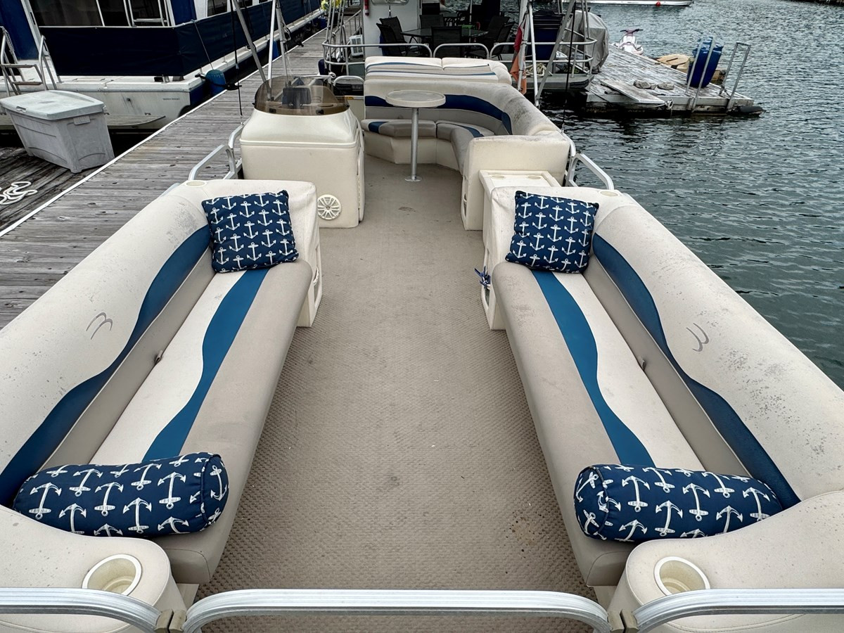 https://arconyachts.ams3.digitaloceanspaces.com/188995/conversions/large_4655268-optimize.jpg