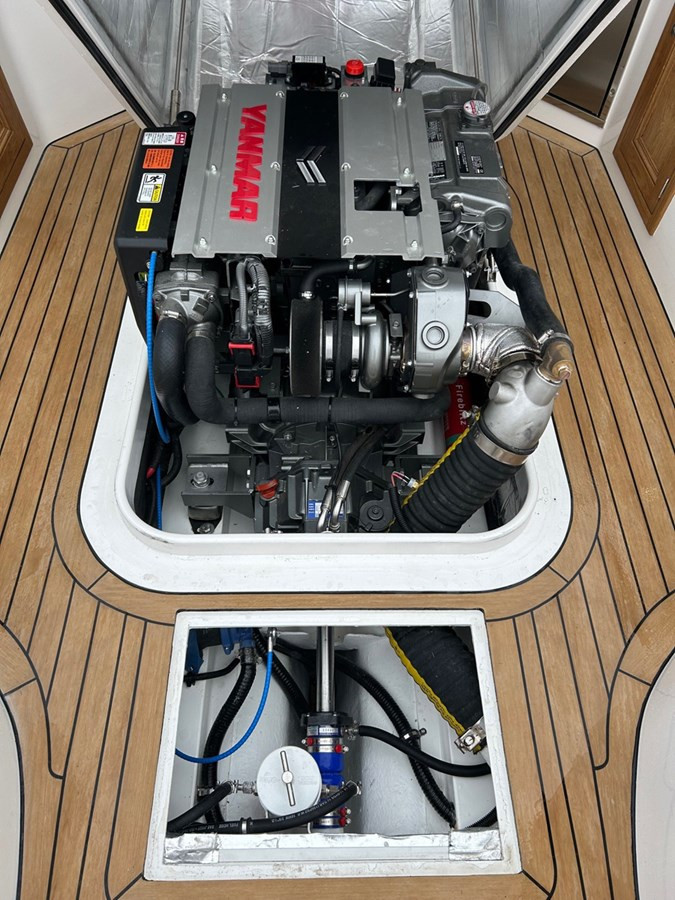 https://arconyachts.ams3.digitaloceanspaces.com/189067/conversions/large_4635682-optimize.jpg