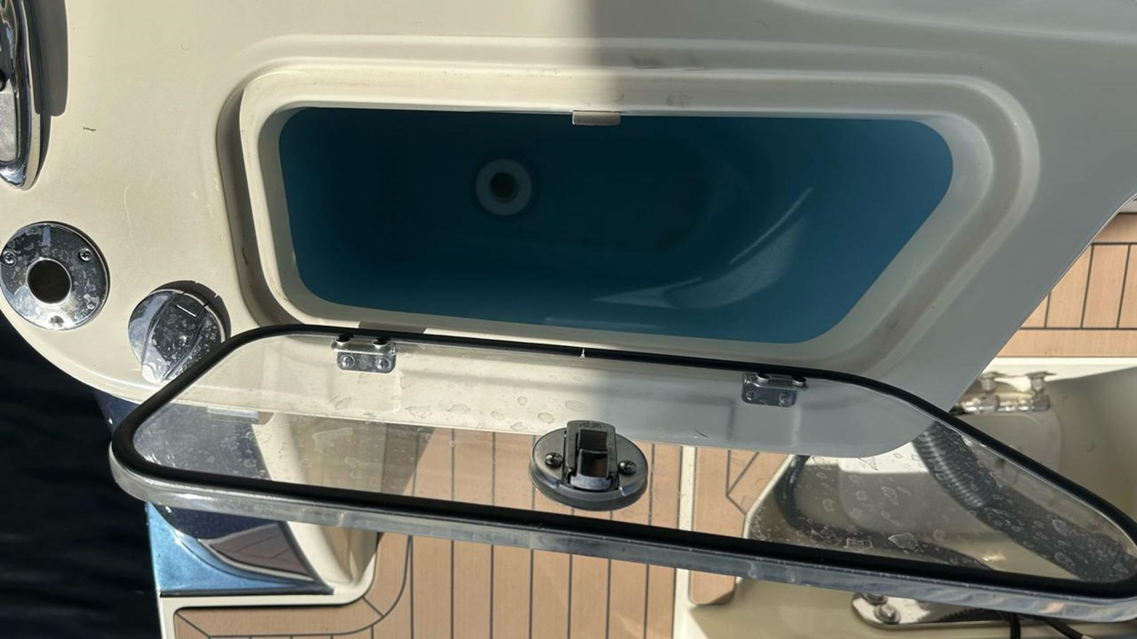 https://arconyachts.ams3.digitaloceanspaces.com/189323/conversions/large_4567952-optimize.jpg