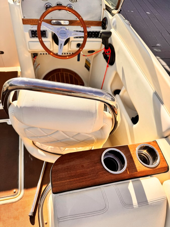 https://arconyachts.ams3.digitaloceanspaces.com/189396/conversions/large_4456424-optimize.jpg