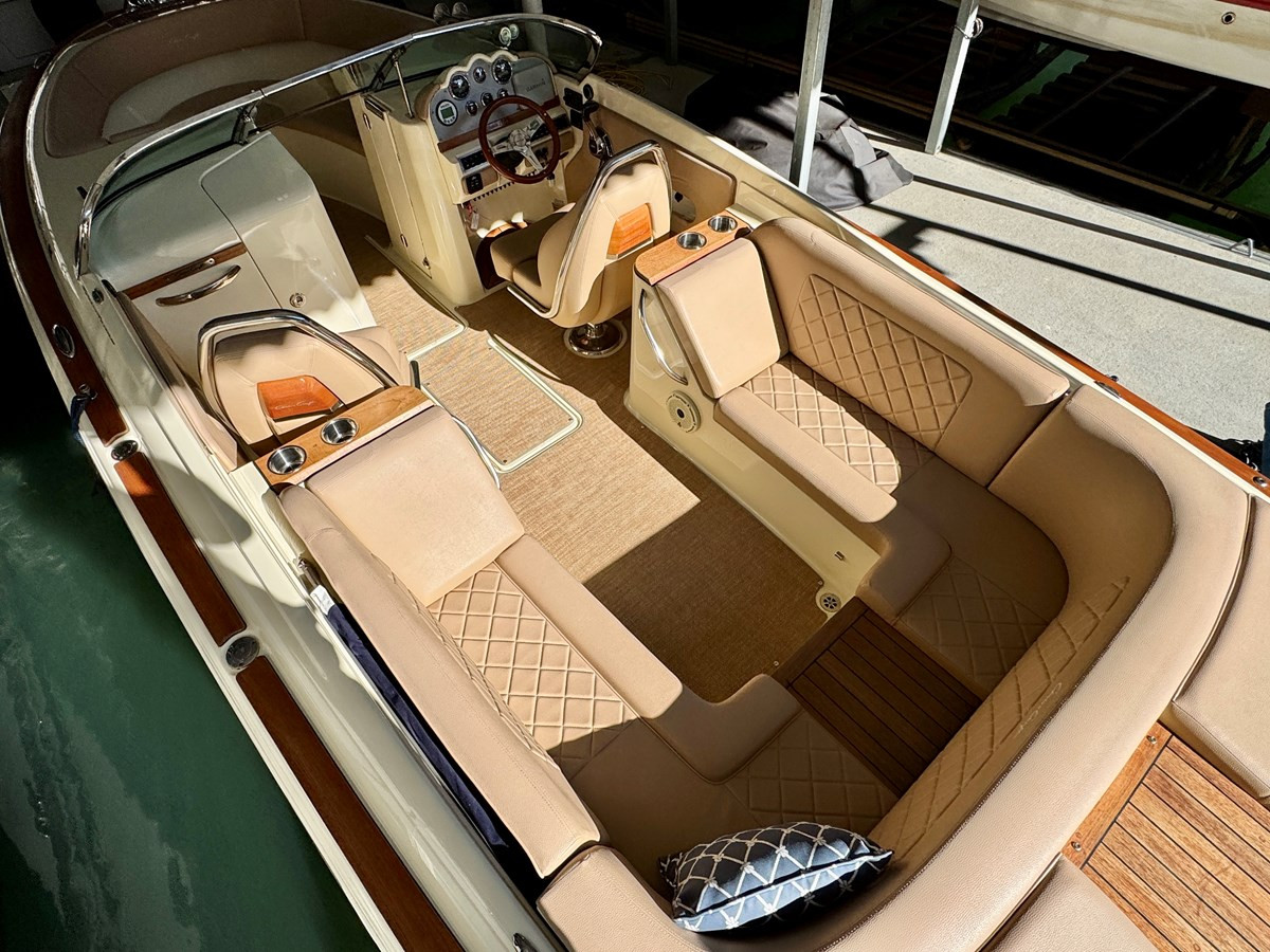 https://arconyachts.ams3.digitaloceanspaces.com/189437/conversions/large_4541516-optimize.jpg