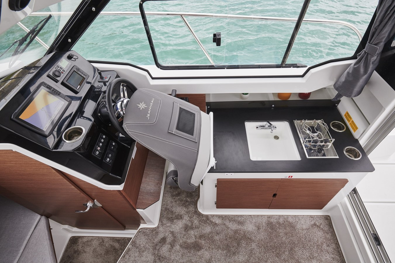 https://arconyachts.ams3.digitaloceanspaces.com/189523/conversions/large_4640587-optimize.jpg