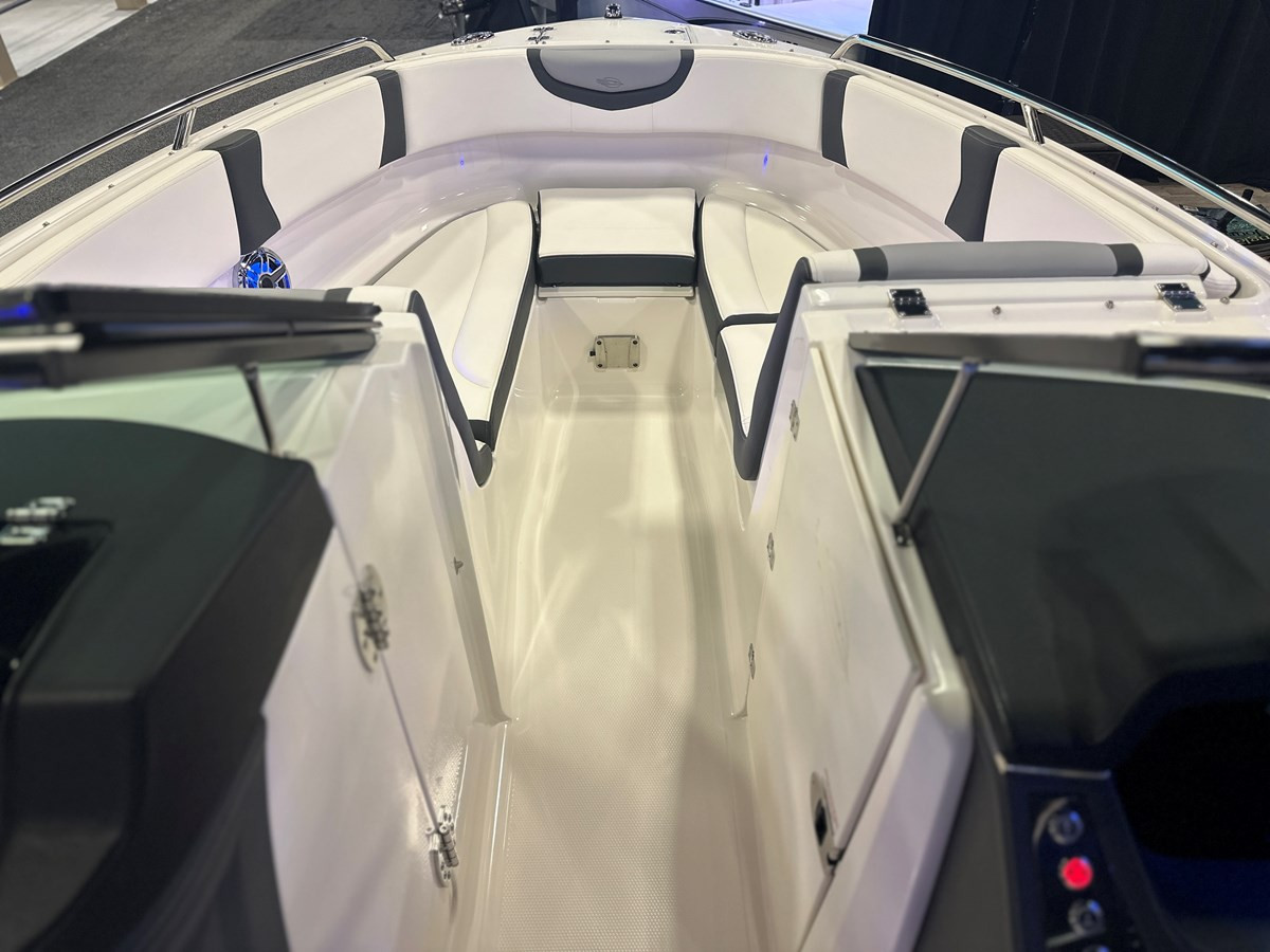 https://arconyachts.ams3.digitaloceanspaces.com/189573/conversions/large_4639547-optimize.jpg