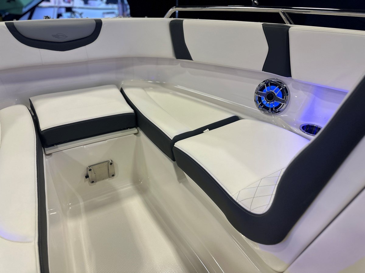https://arconyachts.ams3.digitaloceanspaces.com/189574/conversions/large_4639549-optimize.jpg