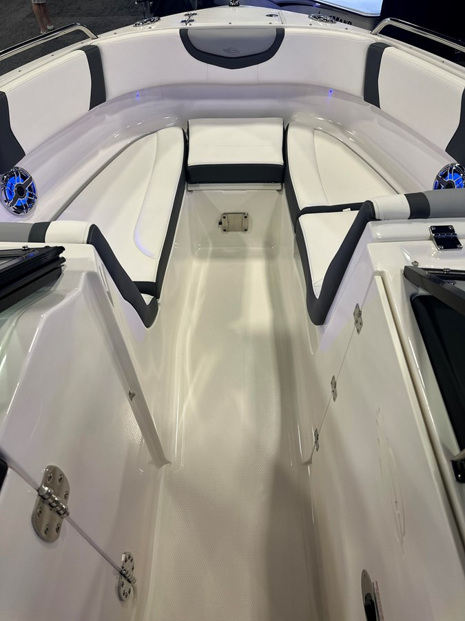 https://arconyachts.ams3.digitaloceanspaces.com/189578/conversions/large_4639557-optimize.jpg