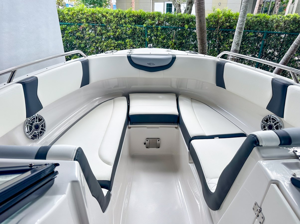 https://arconyachts.ams3.digitaloceanspaces.com/189622/conversions/large_4647775-optimize.jpg