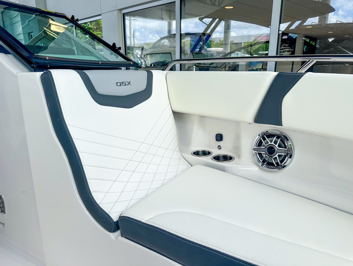 https://arconyachts.ams3.digitaloceanspaces.com/189635/conversions/large_4647785-optimize.jpg