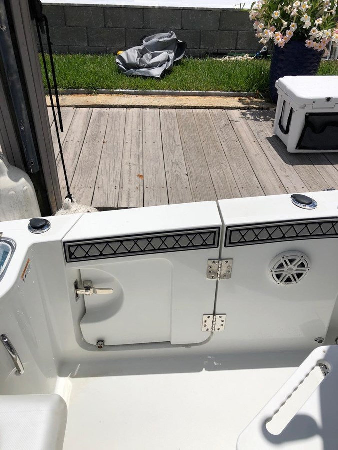 https://arconyachts.ams3.digitaloceanspaces.com/189720/conversions/large_4226755-optimize.jpg