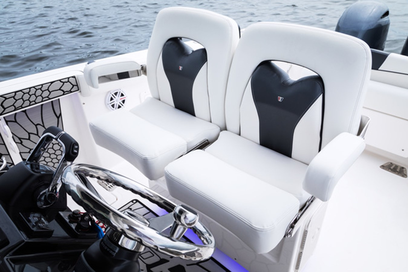 https://arconyachts.ams3.digitaloceanspaces.com/189761/conversions/large_4645687-optimize.jpg