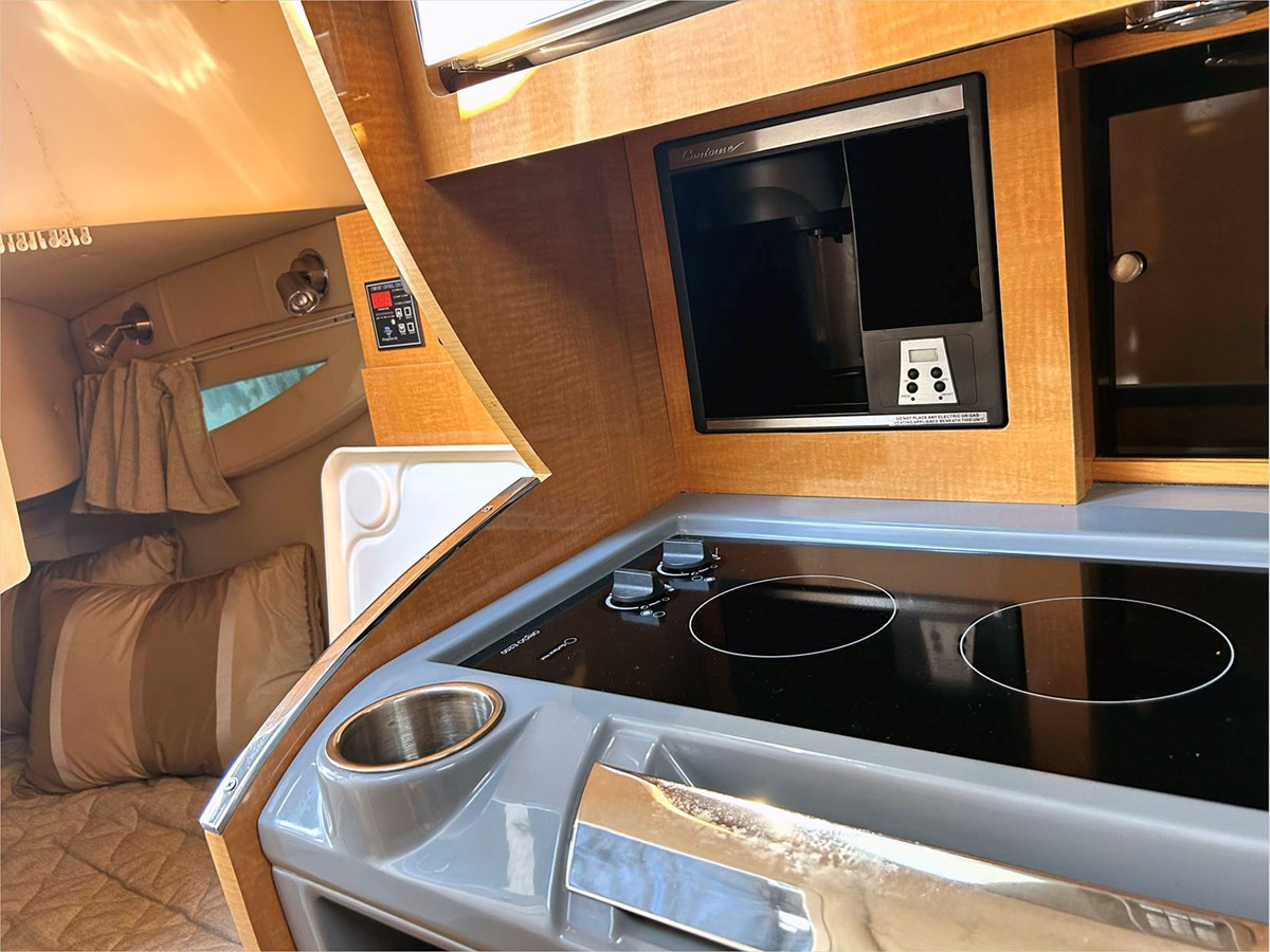 https://arconyachts.ams3.digitaloceanspaces.com/189885/conversions/large_4732760-optimize.jpg