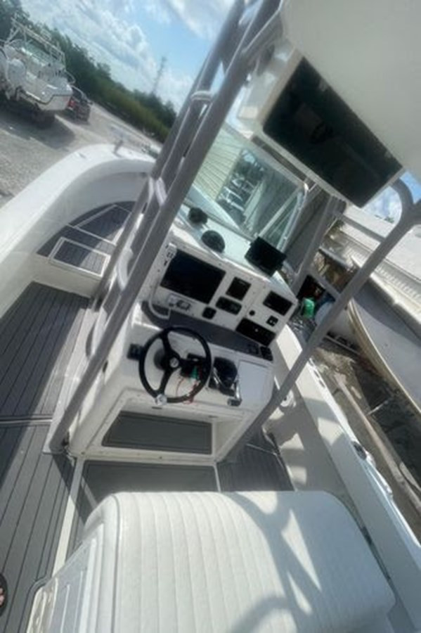 https://arconyachts.ams3.digitaloceanspaces.com/190023/conversions/large_3995321-optimize.jpg