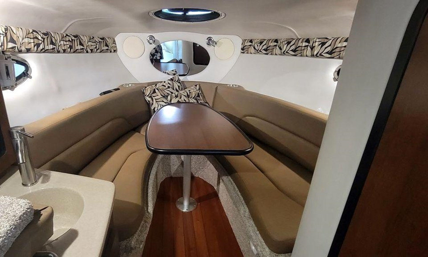 https://arconyachts.ams3.digitaloceanspaces.com/190161/conversions/large_4225483-optimize.jpg