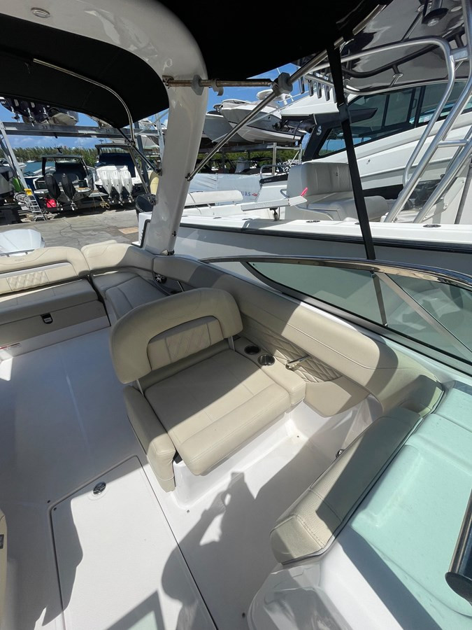 https://arconyachts.ams3.digitaloceanspaces.com/190606/conversions/large_4702362-optimize.jpg