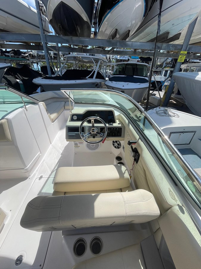https://arconyachts.ams3.digitaloceanspaces.com/190623/conversions/large_4702368-optimize.jpg