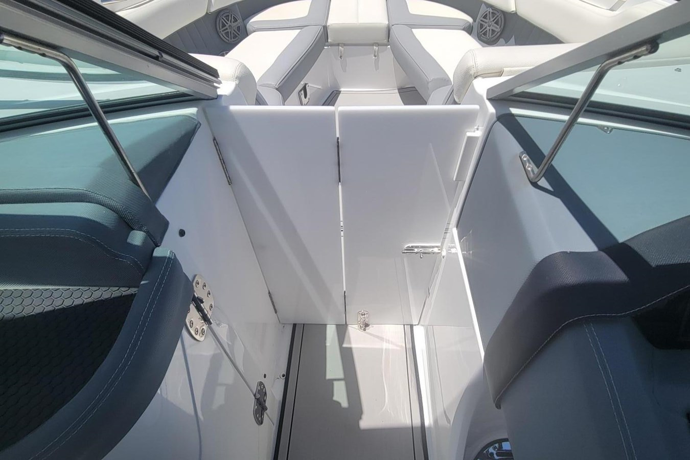 https://arconyachts.ams3.digitaloceanspaces.com/190656/conversions/large_4739024-optimize.jpg