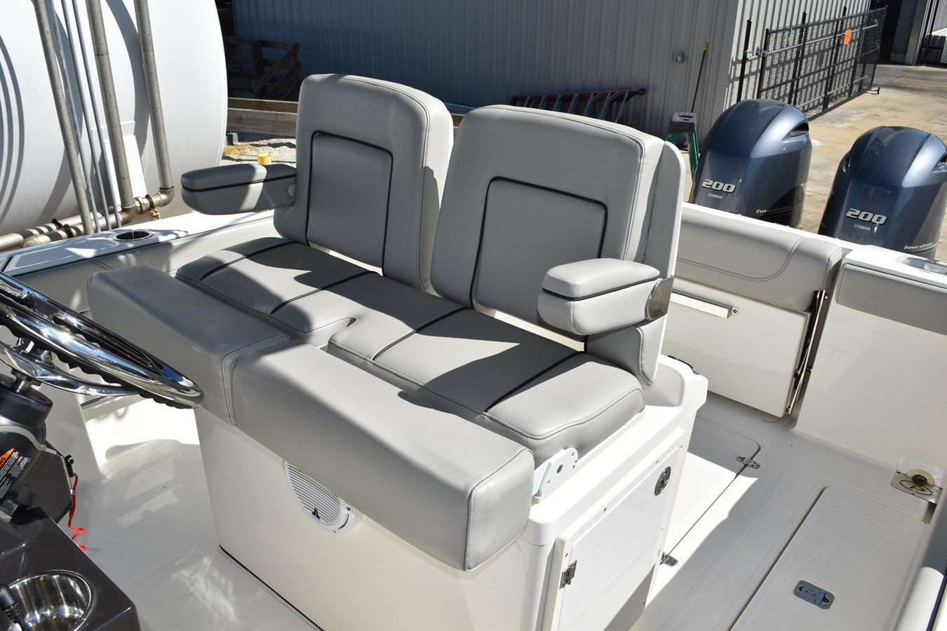 https://arconyachts.ams3.digitaloceanspaces.com/190669/conversions/large_4849785-optimize.jpg