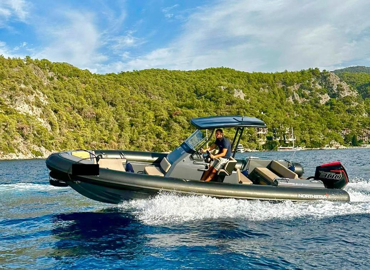 https://arconyachts.ams3.digitaloceanspaces.com/190679/conversions/large_4612384-optimize.jpg
