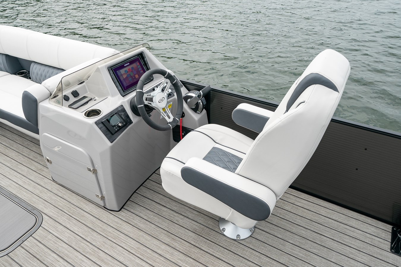 https://arconyachts.ams3.digitaloceanspaces.com/190745/conversions/large_4640427-optimize.jpg