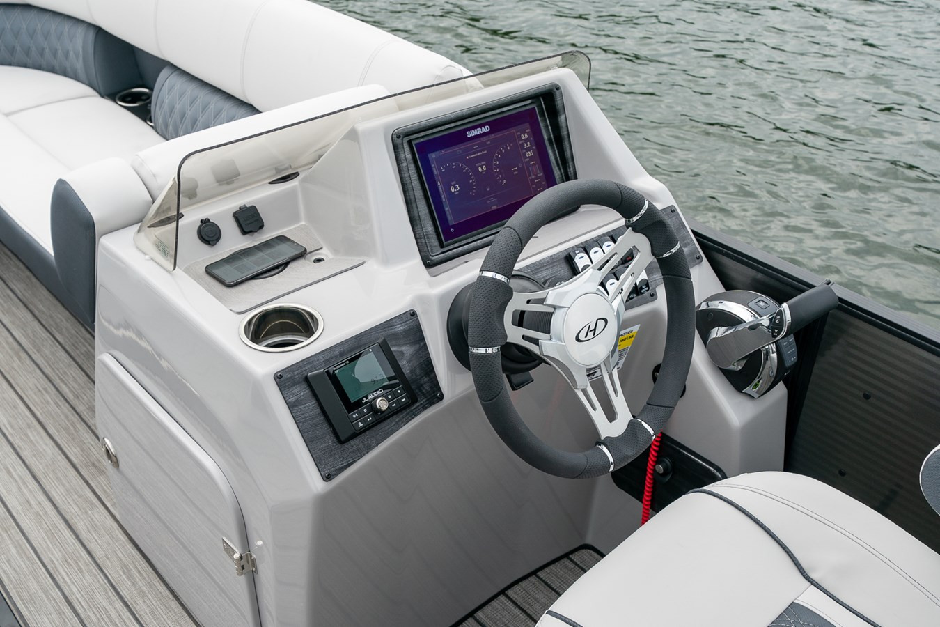 https://arconyachts.ams3.digitaloceanspaces.com/190754/conversions/large_4640440-optimize.jpg