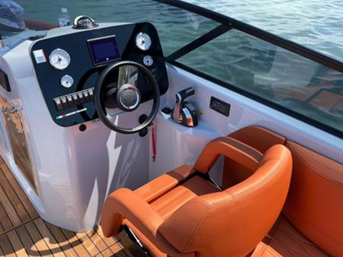 https://arconyachts.ams3.digitaloceanspaces.com/190838/conversions/large_4598875-optimize.jpg