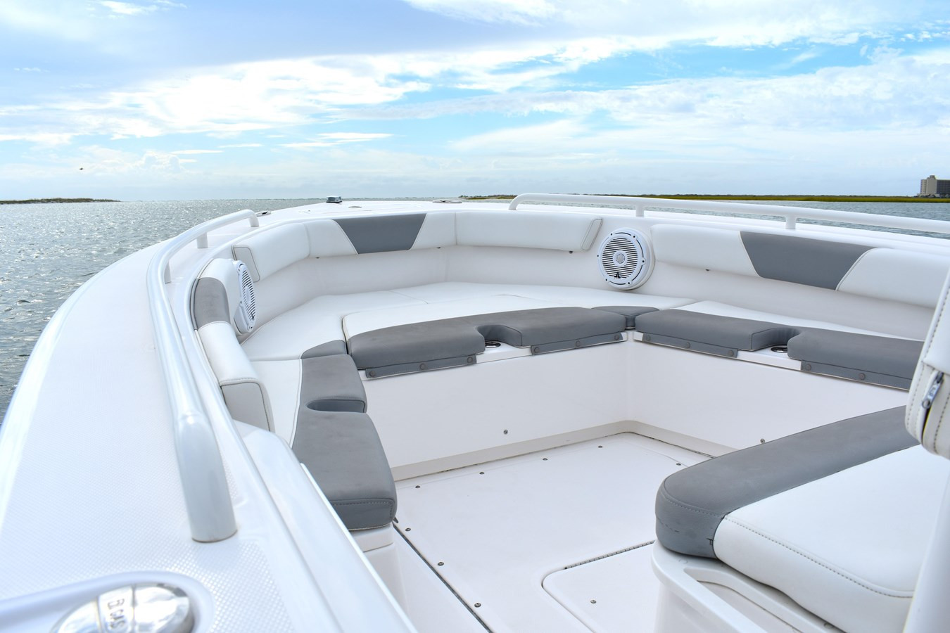 https://arconyachts.ams3.digitaloceanspaces.com/190852/conversions/large_4391414-optimize.jpg