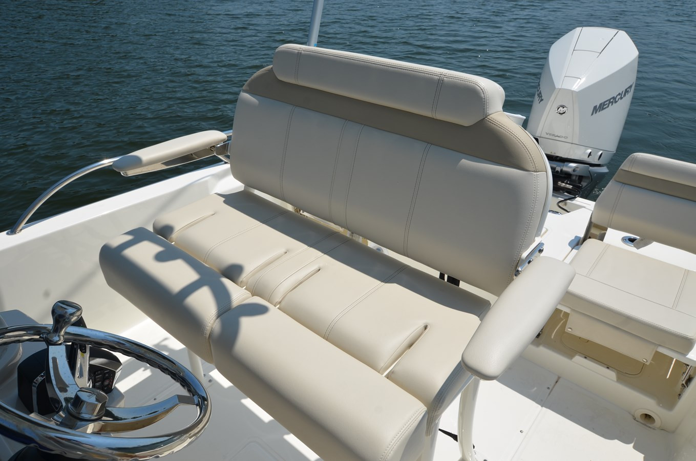 https://arconyachts.ams3.digitaloceanspaces.com/190905/conversions/large_4761338-optimize.jpg