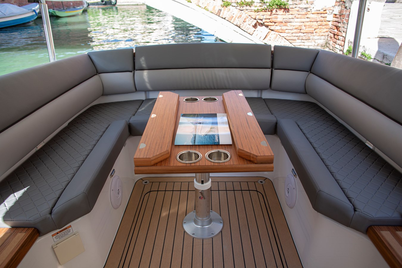 https://arconyachts.ams3.digitaloceanspaces.com/190939/conversions/large_3514701-optimize.jpg