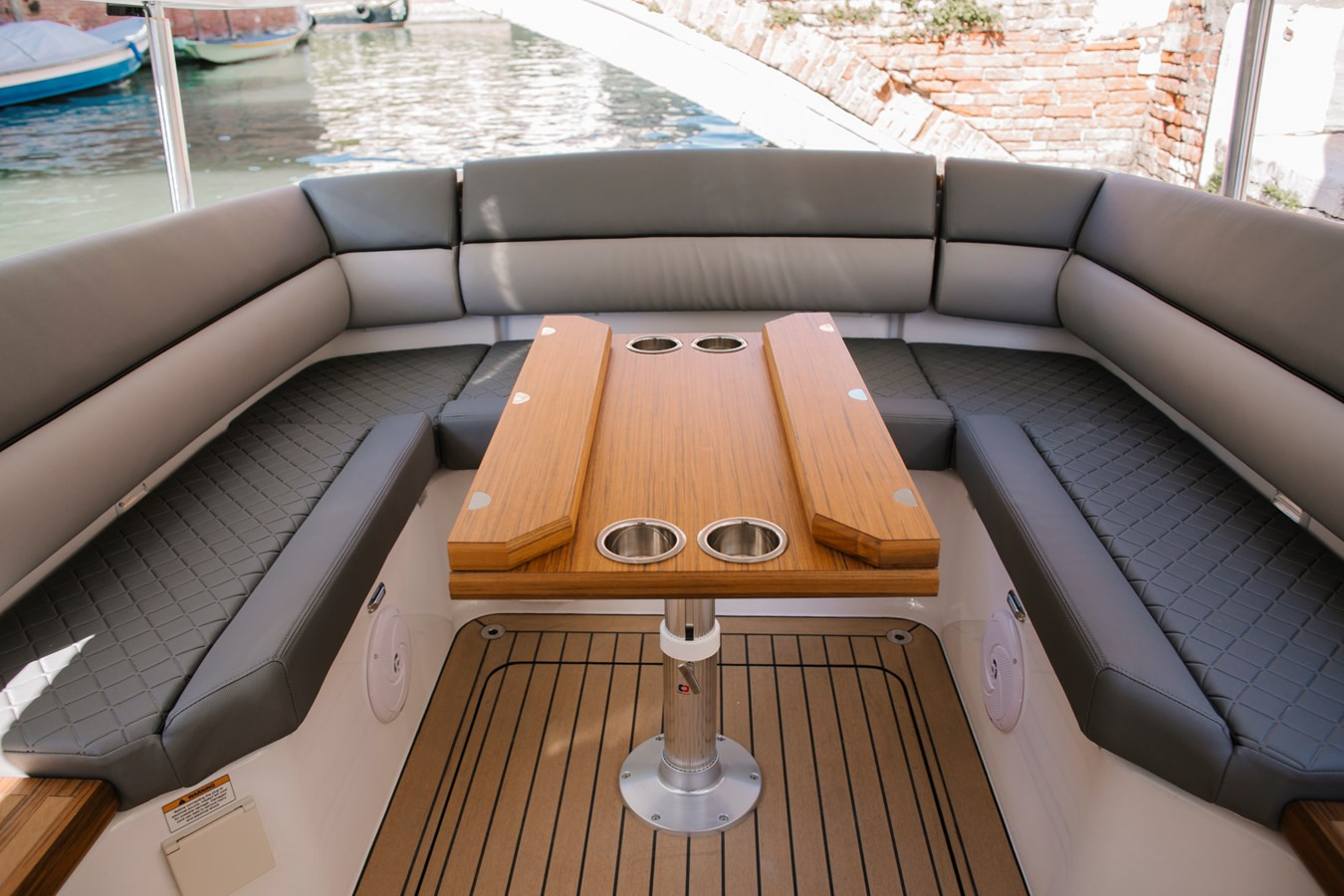 https://arconyachts.ams3.digitaloceanspaces.com/190942/conversions/large_3514702-optimize.jpg