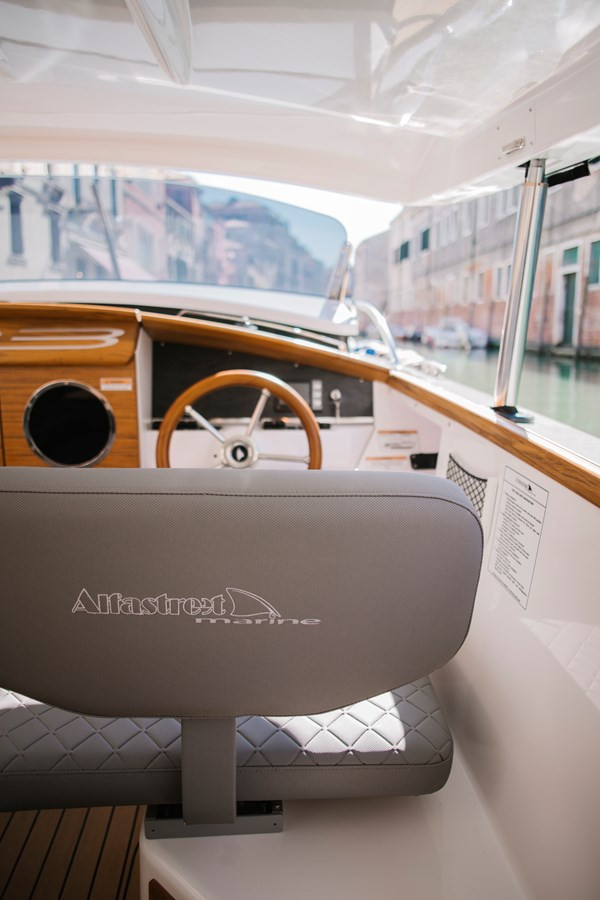 https://arconyachts.ams3.digitaloceanspaces.com/190945/conversions/large_3514749-optimize.jpg