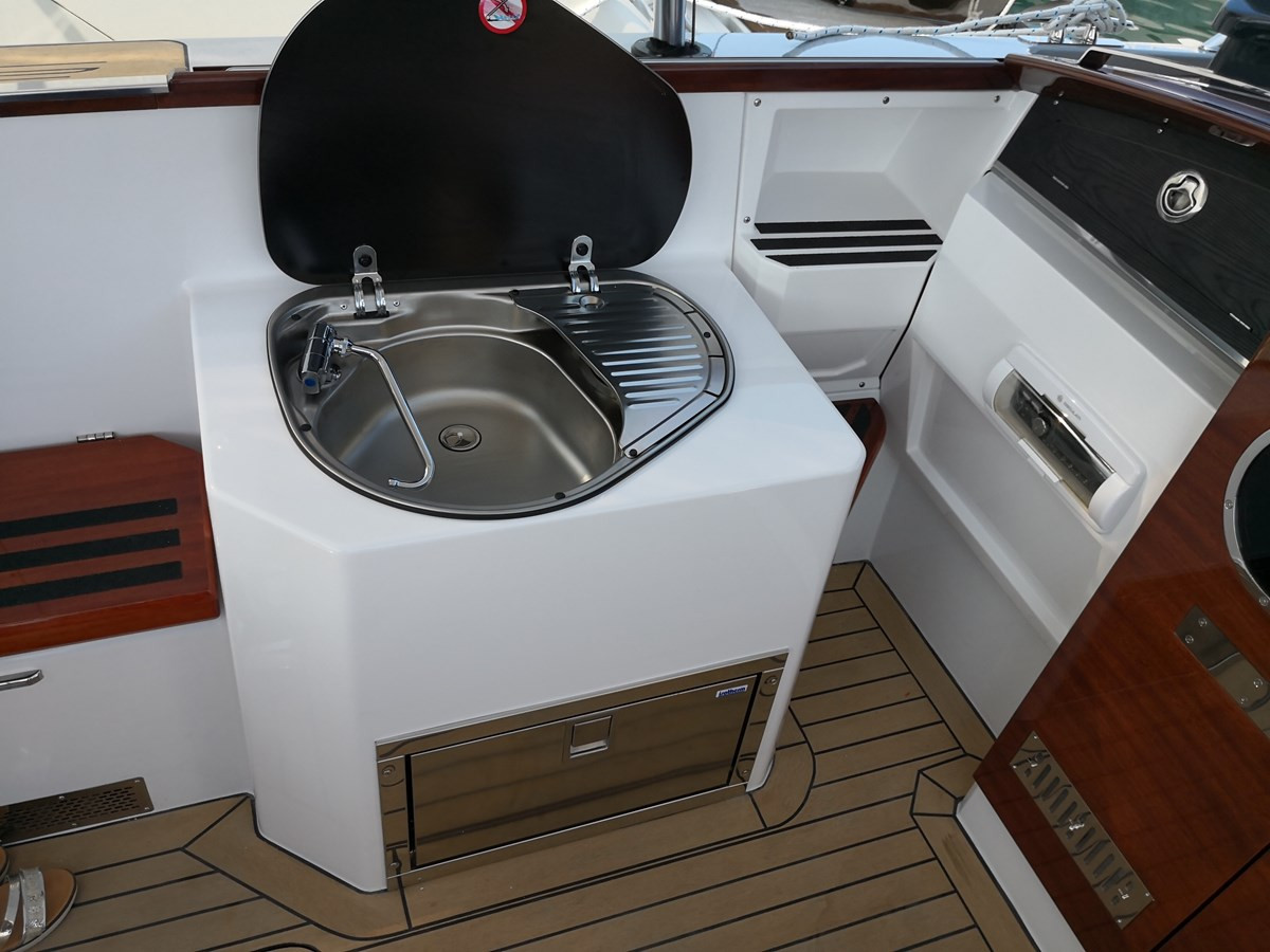 https://arconyachts.ams3.digitaloceanspaces.com/190983/conversions/large_3514762-optimize.jpg