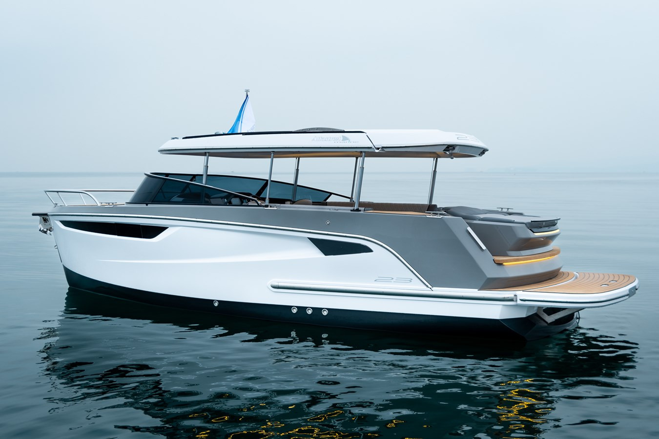 https://arconyachts.ams3.digitaloceanspaces.com/190990/conversions/large_3514857-optimize.jpg