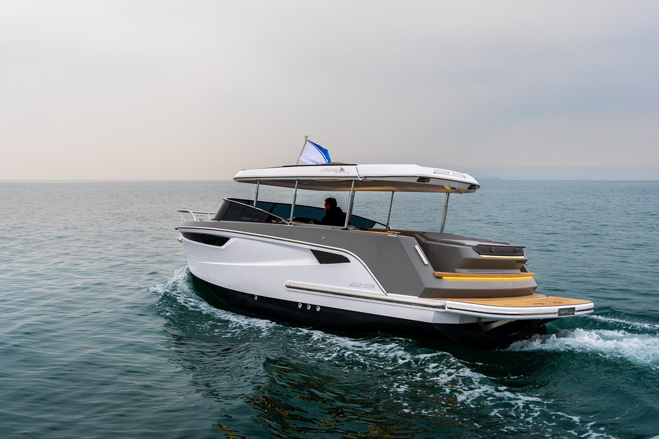 https://arconyachts.ams3.digitaloceanspaces.com/191015/conversions/large_3514877-optimize.jpg