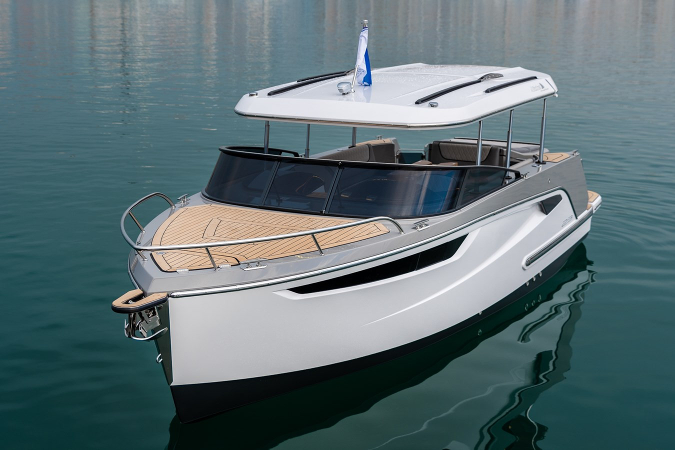 https://arconyachts.ams3.digitaloceanspaces.com/191018/conversions/large_3514878-optimize.jpg