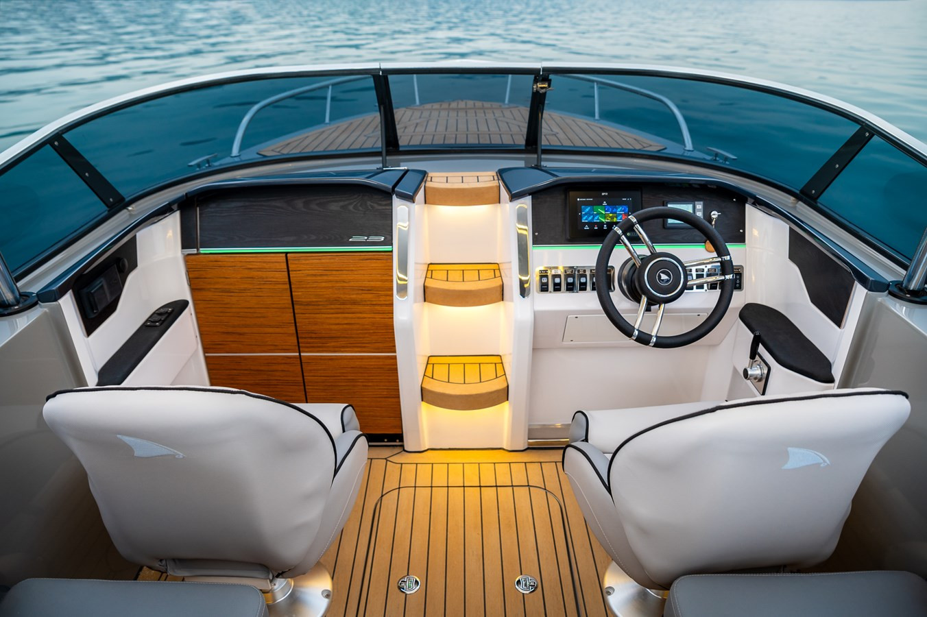 https://arconyachts.ams3.digitaloceanspaces.com/191039/conversions/large_3514885-optimize.jpg